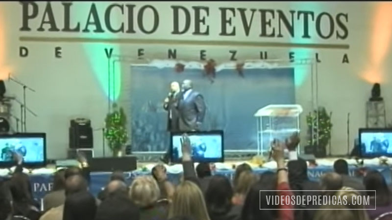 Desde el Palacio de Eventos en Caracas, Venezuela el obispo T.D. Jakes predica acerca de que debemos dar lo que hemos recibido del Señor.